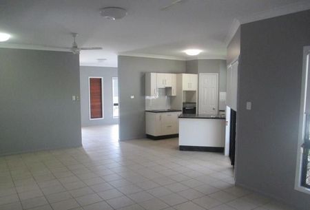 Spacious Family Living in a Quiet Cul-de-Sac - Photo 4