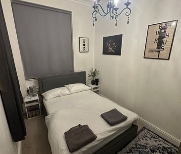 1 Bed Flat, Castletown Road, W14 - Photo 3