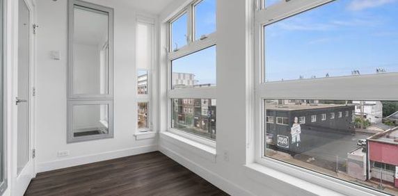 East Village - 1 Bedroom + Den - Available March 1st - Photo 2