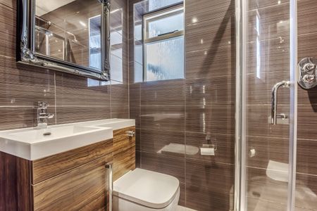 4 bedroom detached house to rent - Photo 3