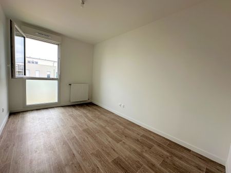 Location Appartement 4 pièces 80m² LUISANT 28600 - Photo 4