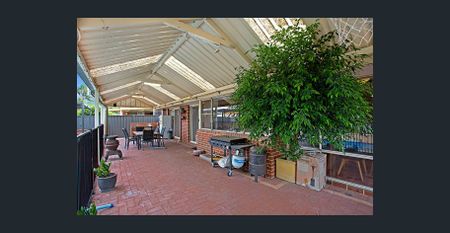 Large home with POOL Sun 23rd 11.30 - Photo 4