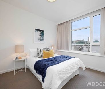 Bright, Spacious, and Beautiful - Photo 2