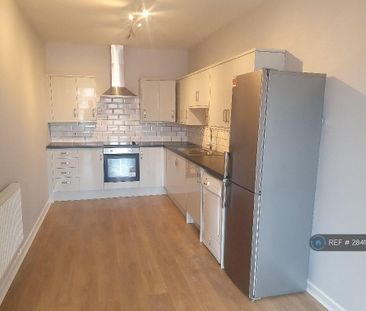 3 bedroom flat to rent - Photo 2