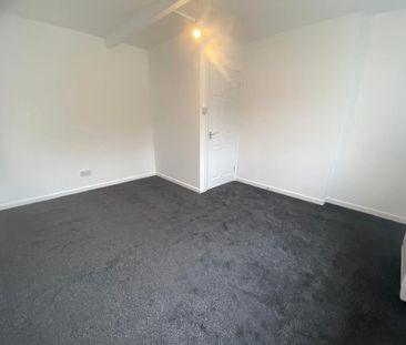 3 bedroom flat to rent - Photo 2