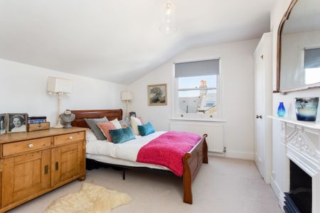 4 bedroom terraced house to rent - Photo 3