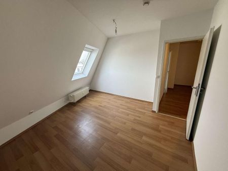 Großzügige Wohnung mit großen Zimmern, Einbauküche und Abstellraum - Foto 3