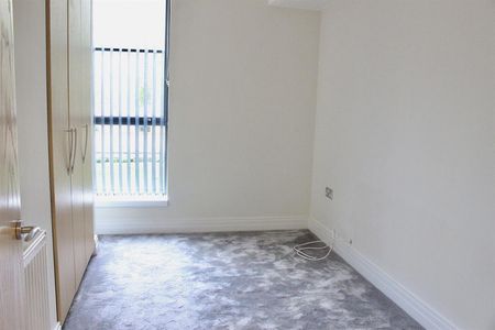 2 bedroom Flat To Let - Photo 3