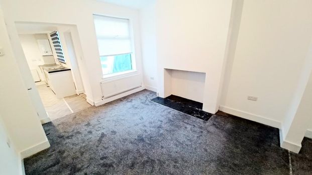 2 bedroom terraced house to rent - Photo 1