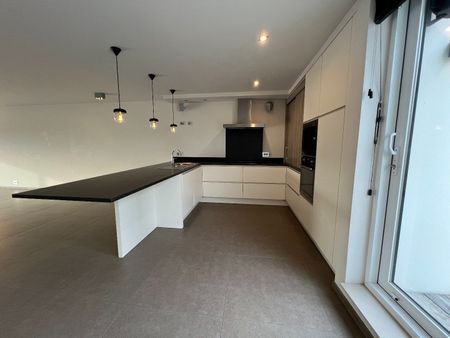 Luxe-appartement met fantastisch zicht en 3 terrassen in hartje Ieper - Foto 2