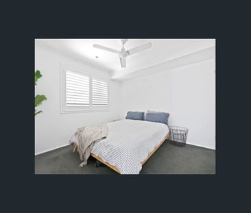 Easy Living in Ashmore – Private Duplex with Large Yard & Alfresco - Photo 4