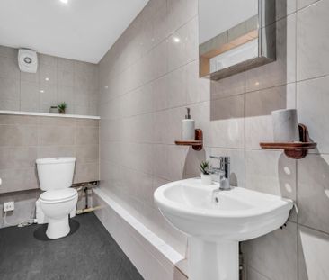 4 WINSTANLEY TERRACE Leeds - LS6 1DS - Photo 2