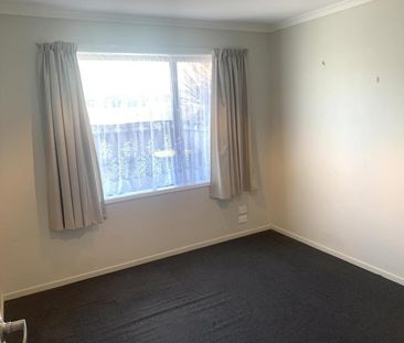 Minutes Walk to University - Photo 4