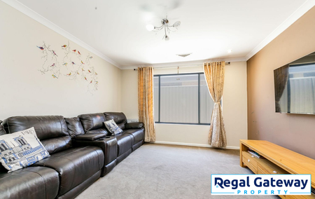 36 Medawar Loop, PIARA WATERS WA 6112 - Photo 2