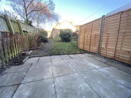 2 bedroom terraced house to rent - Photo 2