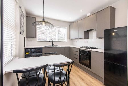 3 bedroom detached house to rent - Photo 3