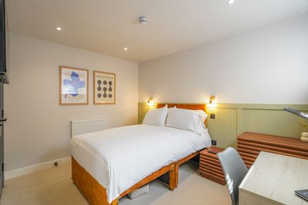 6 Bed Terraced House, Milton Road, SO15 - Photo 3