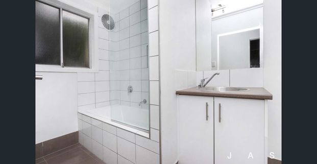 Neat As A Pin - Photo 1