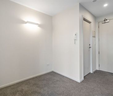 Brilliant Top Floor Apartment in St Lukes - Photo 1