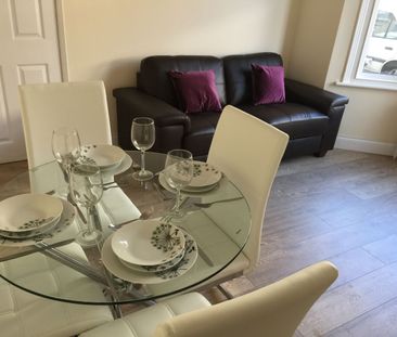 Double Room- Popular Location - Photo 2