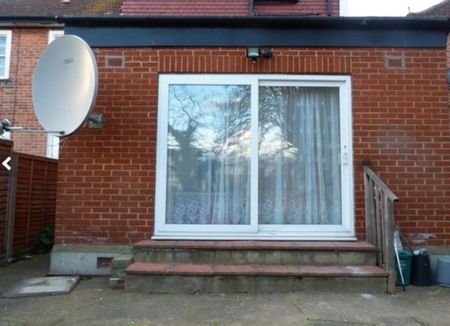 Studio Flat, Monks Park, HA9 - Photo 4