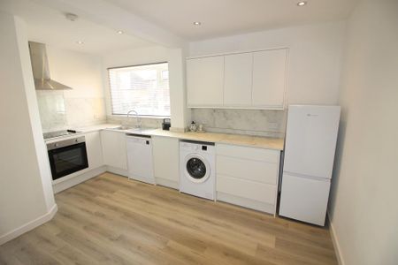 3 bedroom semi-detached house to rent - Photo 5