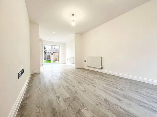 4 bedroom semi-detached house to rent - Photo 1