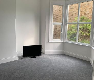 3 bedroom flat to rent - Photo 2