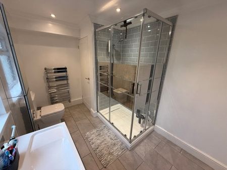Oak tree Villa, Llanelli, SA15 - Photo 5