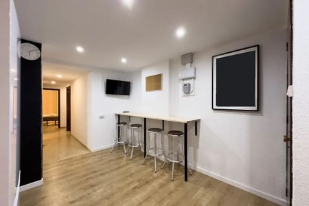 Carrer de Vilamarí, Barcelona, Catalonia 08015 - Photo 2