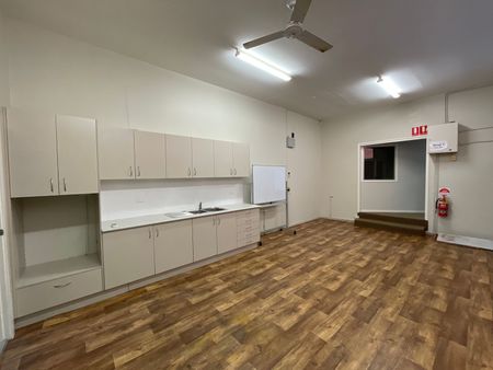 Modern 2-Bedroom Flat in the Heart of the CBD – Utilities Included! - Photo 2