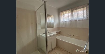 THREE BEDROOM HOME IN PRIME LOCATION. - Photo 3