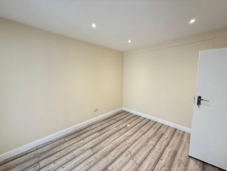 4 bedroom terraced house to rent - Photo 3