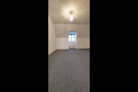 3 Bed End Terrace, Page Avenue, NG5 - Photo 2