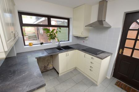 3 Bedroom Semi-Detached House - Photo 5