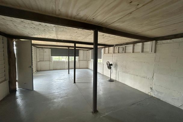 HIDDEN GEM IN SOUTH GLADSTONE WITH OCEAN VIEW - Photo 1