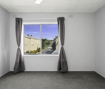 2 bedroom unit with own lock up garage - Photo 1