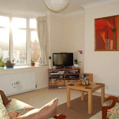 2 bedroom property to rent in Chertsey - Photo 2