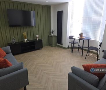 1 bedroom in a house share to rent - Photo 2