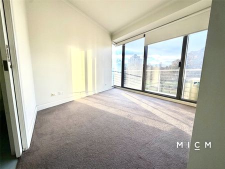 333/299 Spring Street - Photo 2