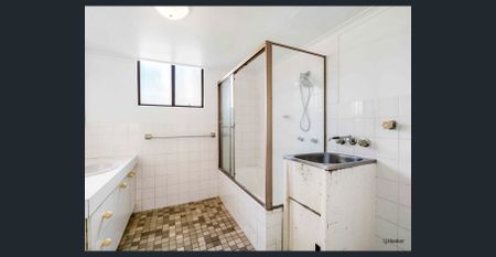 Refurbished Beachside Unit in Highly Sought-After Palm Beach - Photo 5