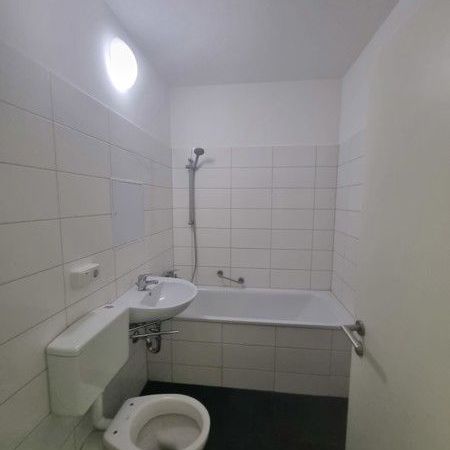 Bezugsfertige 3-Zimmer-Wohnung mit Balkon und Aufzug! - Foto 1