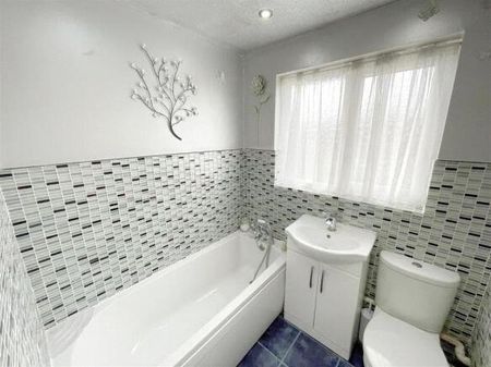 3 bedroom house to rent Westwood Close, Great Holm, Milton Keynes, MK8 - Photo 3