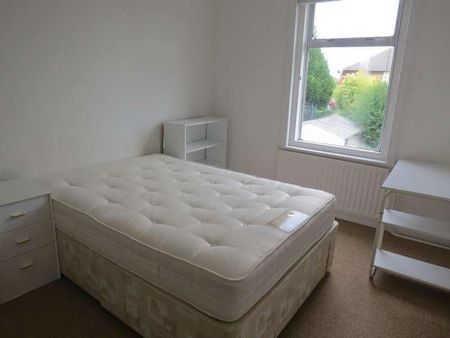 Bedroom Detached House In Winton, BH9 - Photo 3