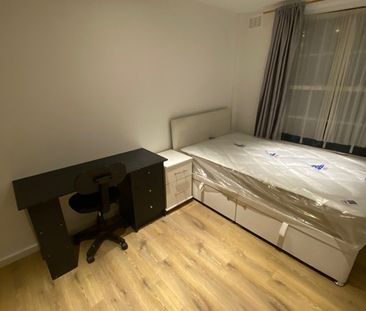 Room in a Shared Flat, Finch House, SE8 - Photo 3