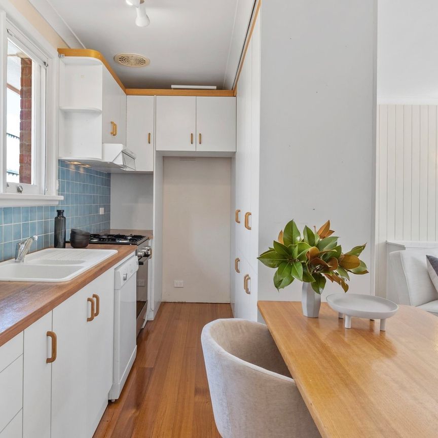 Charming 6-Bedroom Family Home - Photo 1
