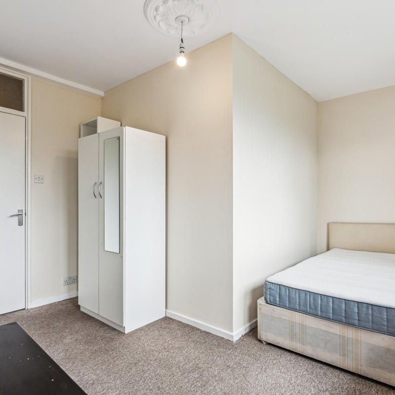 4 bedroom flat in Twyford Street - Photo 1