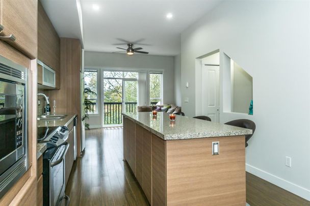 Beautiful, Well-Maintained 2 Bed, 2 Bath Townhouse in South Haven at Arista, South Surrey - Photo 1