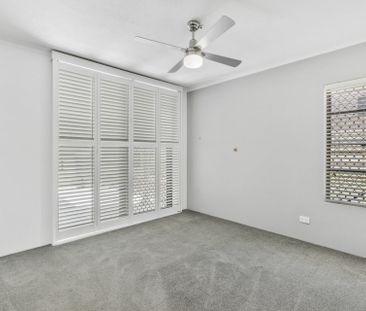 SPACIOUS TWO BEDROOM APARTMENT WITH HUGE OUTDOOR DECK - WALK TO BEACH! - Photo 3