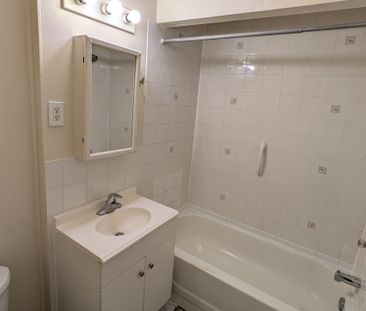 For Lease - 3335 Delfi Road Unit# Back Suite, Mississauga, Ontario - Photo 6